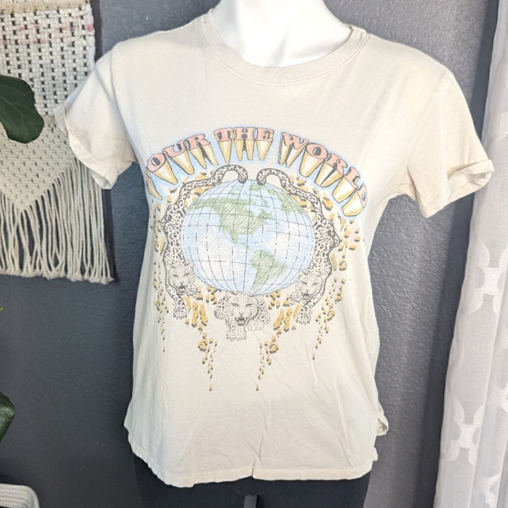 Project Social T Graphic T-shirt Cheetah Tour the World